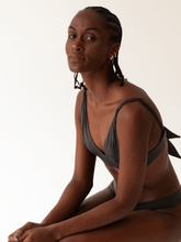 Carregar imagem no visualizador da galeria, Biquíni Santorini Cinza Chumbo UV50+ - panou.br