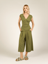 Carregar imagem no visualizador da galeria, Blusa Cachecouer Amsterdã UV +50 Verde Alcaparra - panou.br