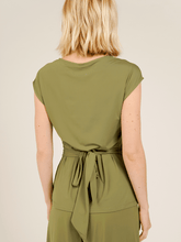 Carregar imagem no visualizador da galeria, Blusa Cachecouer Amsterdã UV +50 Verde Alcaparra - panou.br