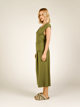 Carregar imagem no visualizador da galeria, Blusa Cachecouer Amsterdã UV +50 Verde Alcaparra - panou.br