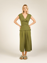 Carregar imagem no visualizador da galeria, Blusa Cachecouer Amsterdã UV +50 Verde Alcaparra - panou.br