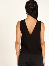 Carregar imagem no visualizador da galeria, Blusa Regata Isla Preto - panou.br