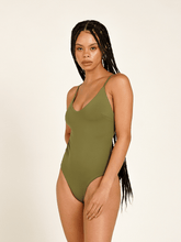 Carregar imagem no visualizador da galeria, Body Coruripe Verde Alcaparra UV 50+ - panou.br