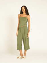 Carregar imagem no visualizador da galeria, Calça Pantacourt St Tropez Verde Alcaparra Cerrado UV +50 - panou.br