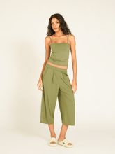 Carregar imagem no visualizador da galeria, Calça Pantacourt St Tropez Verde Alcaparra Cerrado UV +50 - panou.br