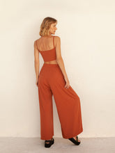 Carregar imagem no visualizador da galeria, Calça Pantalona Budapeste Marrom Camelo UV +50 - panou.br