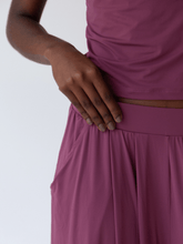 Carregar imagem no visualizador da galeria, Calça Pantalona Budapeste Roxo Marsala UV 50+ - panou.br