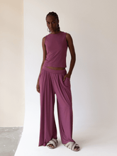 Carregar imagem no visualizador da galeria, Calça Pantalona Budapeste Roxo Marsala UV 50+ - panou.br