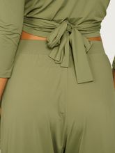Carregar imagem no visualizador da galeria, Calça Pantalona Budapeste Verde Alcaparra UV 50+ - panou.br