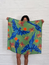 Carregar imagem no visualizador da galeria, Lenço Céu de Araras