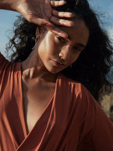 Carregar imagem no visualizador da galeria, Macacão Phuket Marrom Camelo UV +50 - panou.br