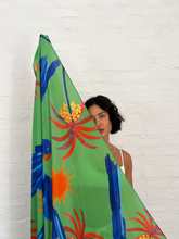 Carregar imagem no visualizador da galeria, Pareô Céu de Araras