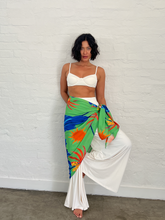 Carregar imagem no visualizador da galeria, Pareô Céu de Araras