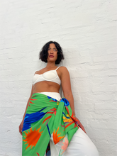 Carregar imagem no visualizador da galeria, Pareô Céu de Araras