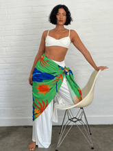 Carregar imagem no visualizador da galeria, Pareô Céu de Araras - panou.br