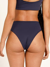 Carregar imagem no visualizador da galeria, Parte de Baixo Biquíni Fiji Azul Marinho UV50+ - panou.br
