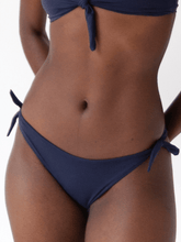 Carregar imagem no visualizador da galeria, Parte de Baixo Biquini Menorca Azul Marinho UV 50+ - panou.br