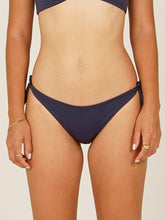 Carregar imagem no visualizador da galeria, Parte de Baixo Biquini Menorca Azul Marinho UV 50+