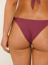 Carregar imagem no visualizador da galeria, Parte de Baixo Biquíni Menorca Roxo Marsala UV 50+ - panou.br