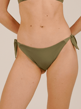 Carregar imagem no visualizador da galeria, Parte de Baixo Biquini Menorca Verde Alcaparra UV 50+ - panou.br
