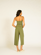 Carregar imagem no visualizador da galeria, Regata Lyon Verde Alcaparra UV +50 - panou.br