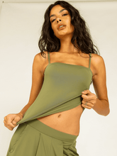 Carregar imagem no visualizador da galeria, Regata Lyon Verde Alcaparra UV +50 - panou.br