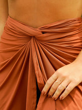 Carregar imagem no visualizador da galeria, Saia Pareô Bodrum Marrom Camelo UV 50+ - panou.br