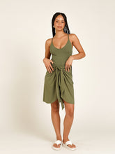 Carregar imagem no visualizador da galeria, Saia Pareô Bodrum Verde Alcaparra (proteção UV 50+) - panou.br