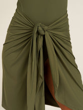 Carregar imagem no visualizador da galeria, Saia Pareô Bodrum Verde Alcaparra (proteção UV 50+) - panou.br
