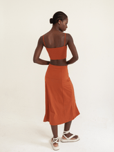 Carregar imagem no visualizador da galeria, Saia Paris Marrom Camelo UV 50+ - panou.br