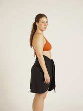 Carregar imagem no visualizador da galeria, Saia Pareô Bodrum Preta (proteção UV 50+)
