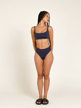 Carregar imagem no visualizador da galeria, Top Biquíni Fiji Azul Marinho UV 50+ - panou.br