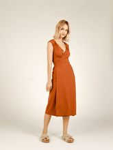 Carregar imagem no visualizador da galeria, Vestido Cachecouer Tóquio Marrom Camelo UV 50+ - panou.br