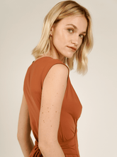 Carregar imagem no visualizador da galeria, Vestido Cachecouer Tóquio Marrom Camelo UV 50+ - panou.br