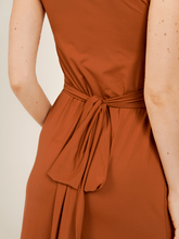 Carregar imagem no visualizador da galeria, Vestido Cachecouer Tóquio Marrom Camelo UV 50+ - panou.br