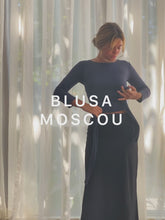 Carregar e reproduzir vídeo no visualizador da galeria, Blusa Cachecouer Moscou UV 50+ azul marinho | panou.com.br | Blusa Cachequer transpassada com manga 3/4s de malha fria e proteção UV