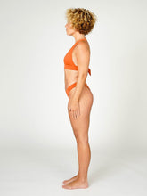 Carregar imagem no visualizador da galeria, Biquíni Santorini Laranja Ocre UV50+, Parte de Baixo que não aperta e Top com decote em V e Alça Versátil - panou.br