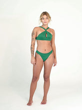 Carregar imagem no visualizador da galeria, Biquíni Santorini Verde Bandeira UV50+,Parte de Baixo que não aperta e Top com decote em V e Alça Versátil - panou.br