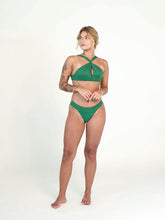 Carregar imagem no visualizador da galeria, Biquíni Santorini Verde Bandeira UV50+,Parte de Baixo que não aperta e Top com decote em V e Alça Versátil - panou.br