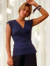 Carregar imagem no visualizador da galeria, Blusa Amsterdã UV +50 Marinho - panou.br