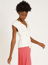 Carregar imagem no visualizador da galeria, Blusa Amsterdã UV +50 Off White - panou.br
