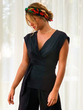Carregar imagem no visualizador da galeria, Blusa Amsterdã UV +50 Preta - panou.br