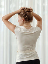 Carregar imagem no visualizador da galeria, Blusa Cachecouer Amsterdã UV +50 Off White - panou.br