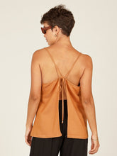 Carregar imagem no visualizador da galeria, Blusa Málaga - Camelo - panou.br