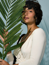 Carregar imagem no visualizador da galeria, Blusa Moscou UV +50 Off White - panou.br