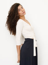 Carregar imagem no visualizador da galeria, Blusa Moscou UV +50 Off White - panou.br