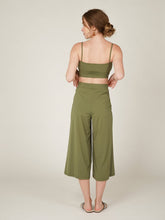 Carregar imagem no visualizador da galeria, Calça Pantacourt St Tropez - Verde Cerrado UV +50 - panou.br