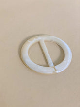 Carregar imagem no visualizador da galeria, Fivela Redonda Rajada Clara - panou.br