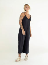 Carregar imagem no visualizador da galeria, Macacão Moreré Preto UV +50 - panou.br