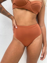 Carregar imagem no visualizador da galeria, Parte de Baixo Biquíni Búzios Marrom Camelo UV 50+ - panou.br